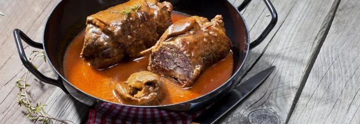 Rinderrouladen in Soße in Pfanne